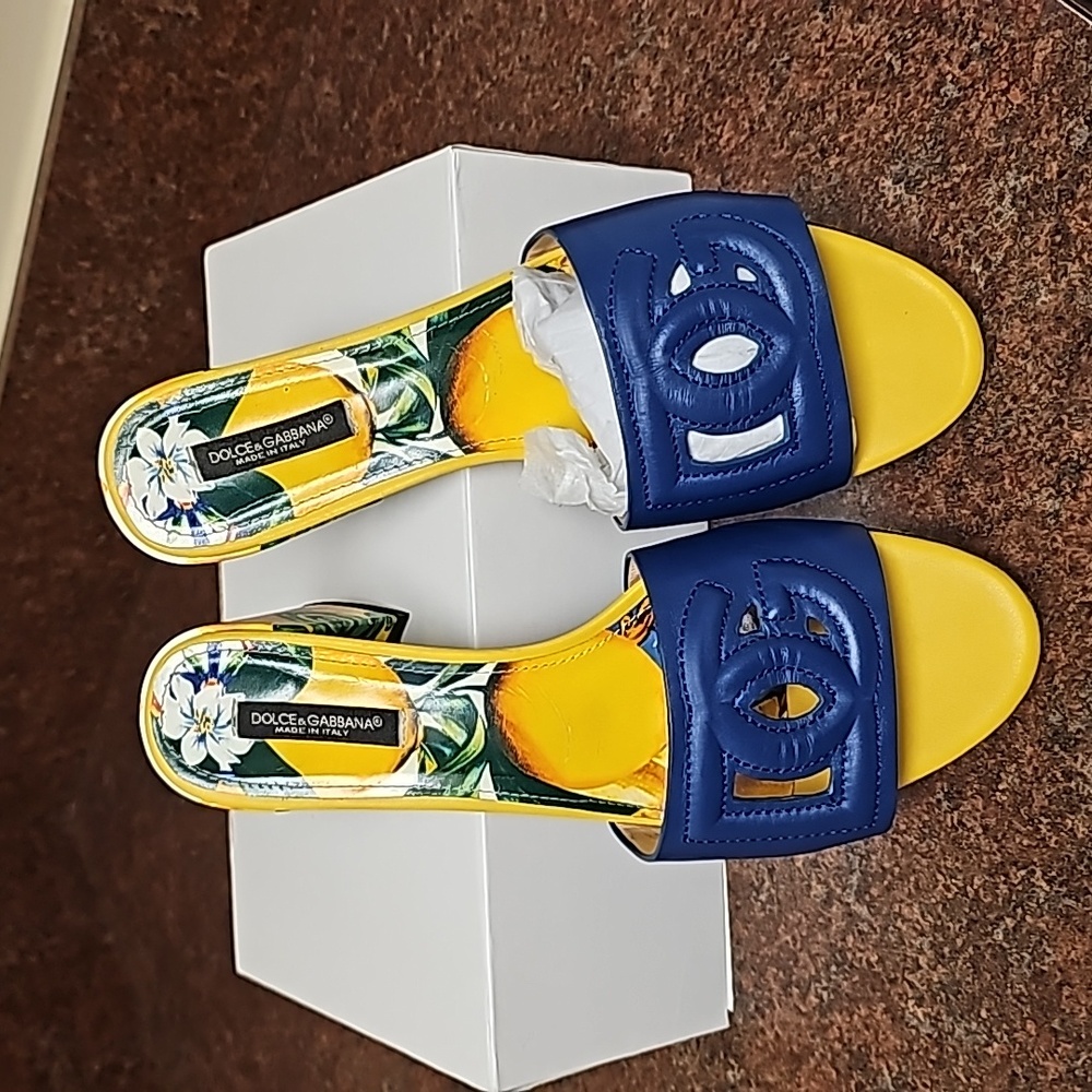 Women's shoes